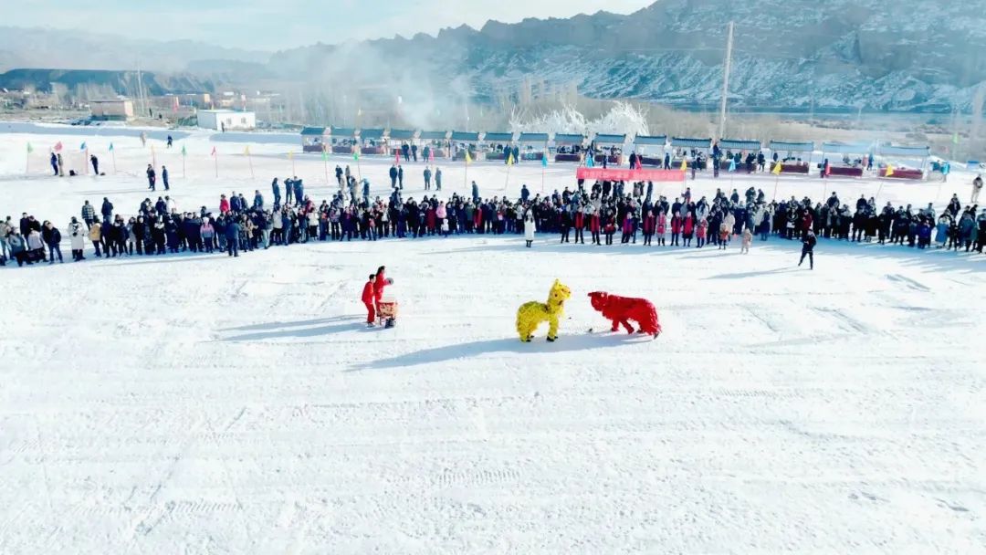 “光耀天山·雪韵拜城”第五届冰雪旅游节在铁热克温泉滑雪场举办